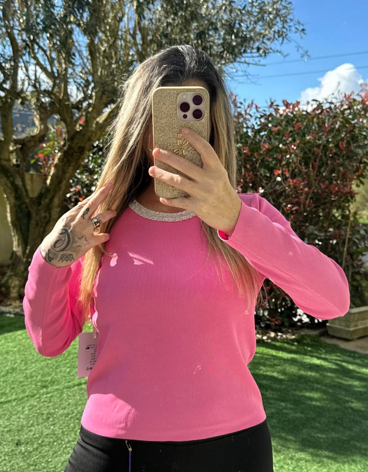 Blusa rosa com gola brilhante 