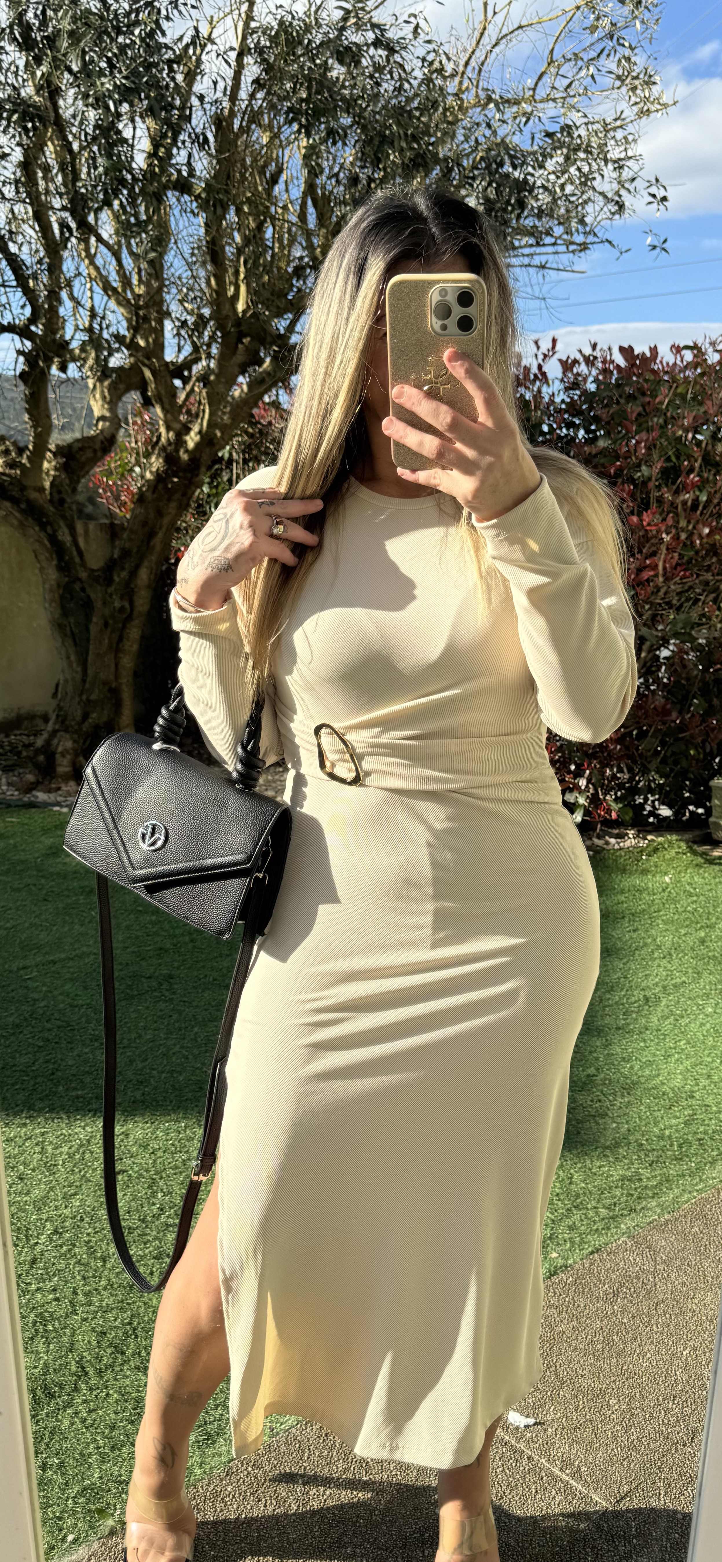 Vestido bege justo